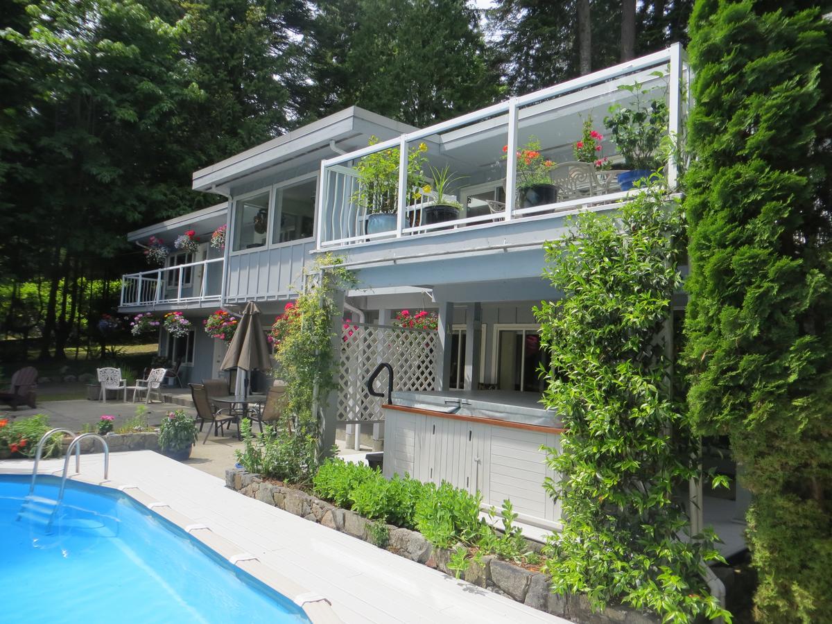 Caprice Bed & Breakfast Roberts Creek Exterior photo