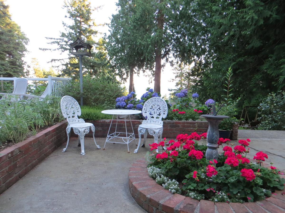Caprice Bed & Breakfast Roberts Creek Exterior photo
